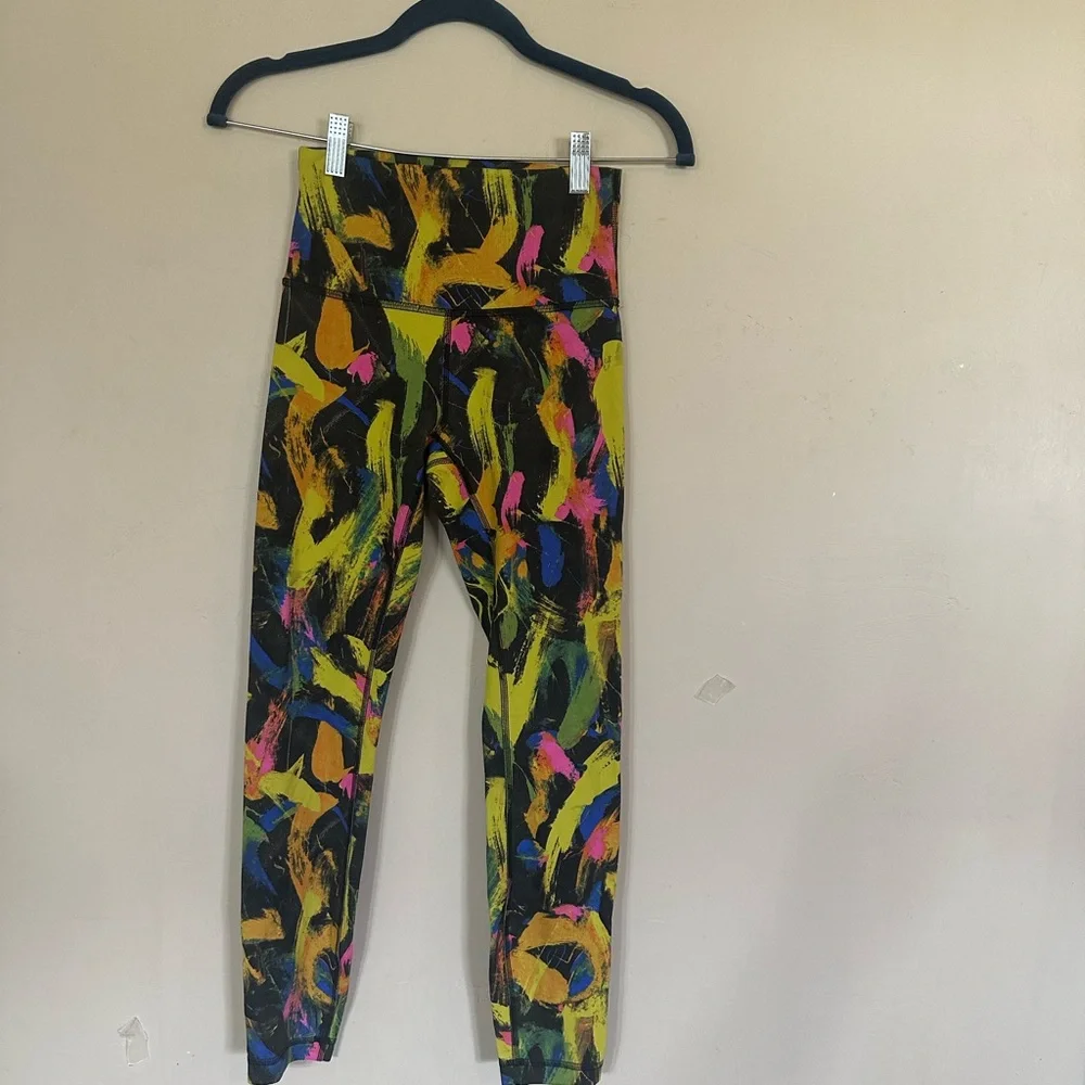 lululemon athletica‎ Black Tank with Multi-Color Abstract Leggings